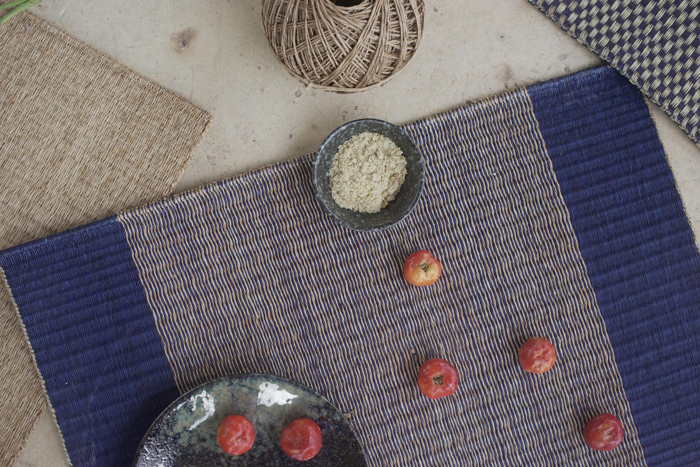 Wholesale set of 2/ 12 Handwoven navy Raffia sisal jute sedge rectangle placemat 11.8x17.7 inches table set handmade